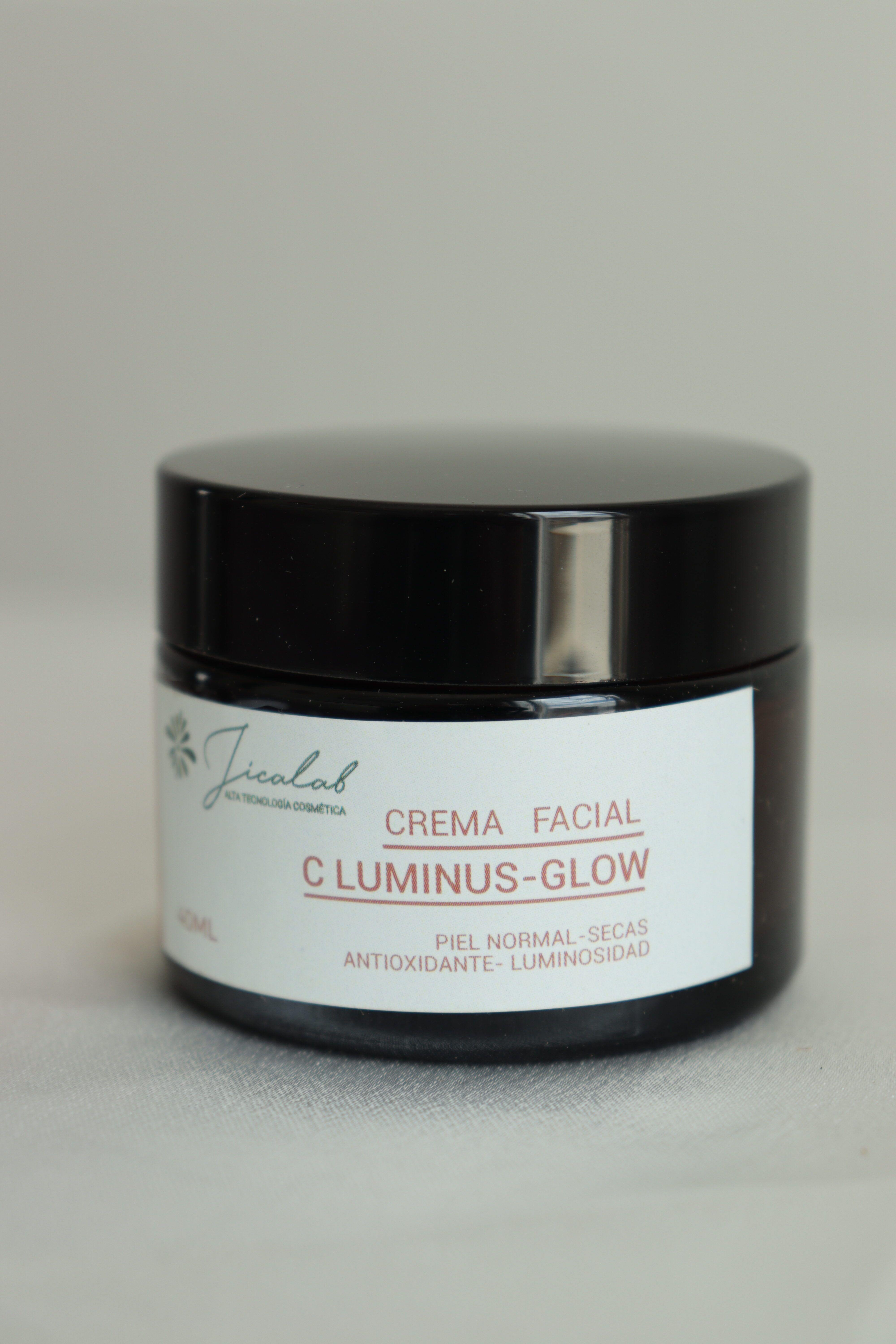 Crema Facial Protectora con Vitamina C: Defensa Natural Contra el Fotoenvejecimiento