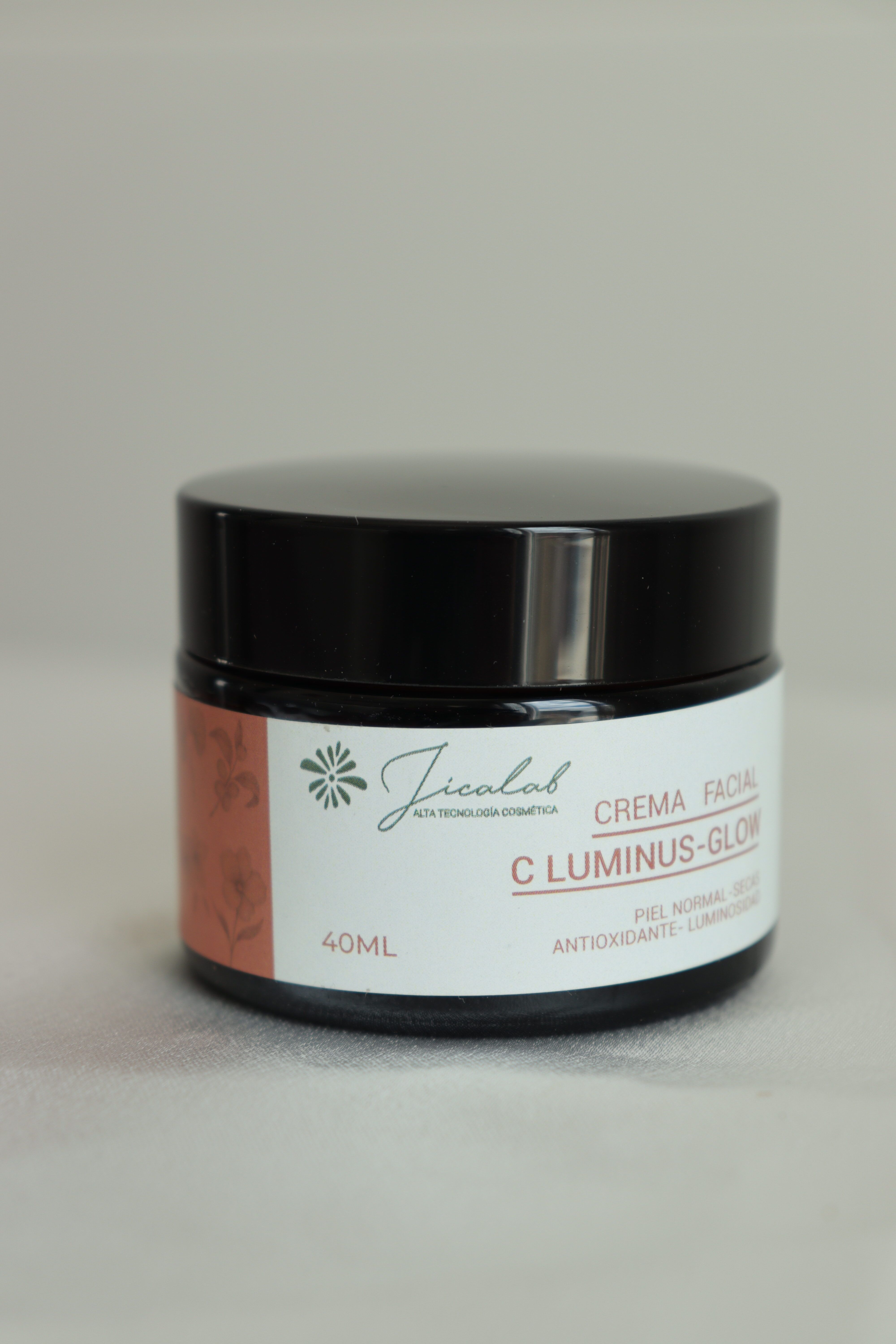 Crema Facial Protectora con Vitamina C: Defensa Natural Contra el Fotoenvejecimiento
