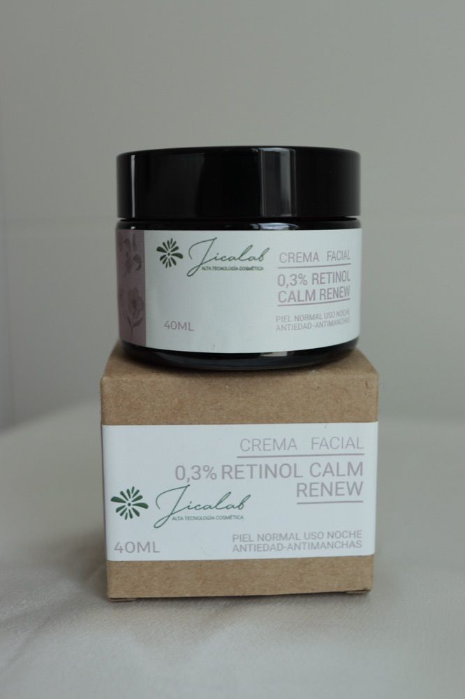 Crema de noche con retinol Retinol Calm Renew de JICALAB, sobre su caja de cartón