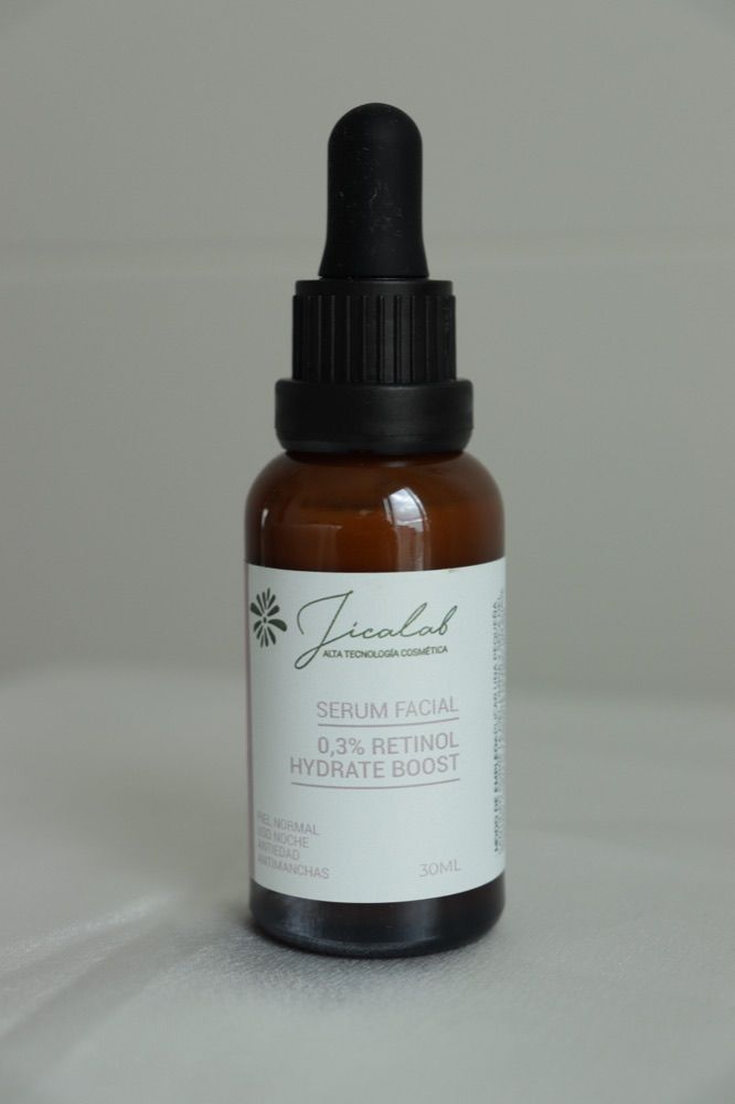 Frasco del sérum facial 0,3% Retinol Hydrate Boost de JICALAB con cuentagotas