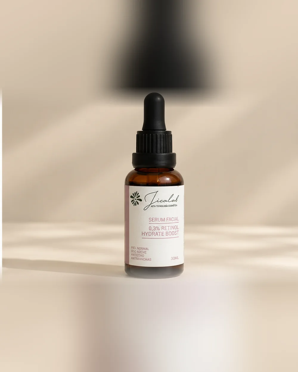 Sérum de noche con retinol Retinol Hydrate Boost de JICALAB de frente, sobre fondo neutro
