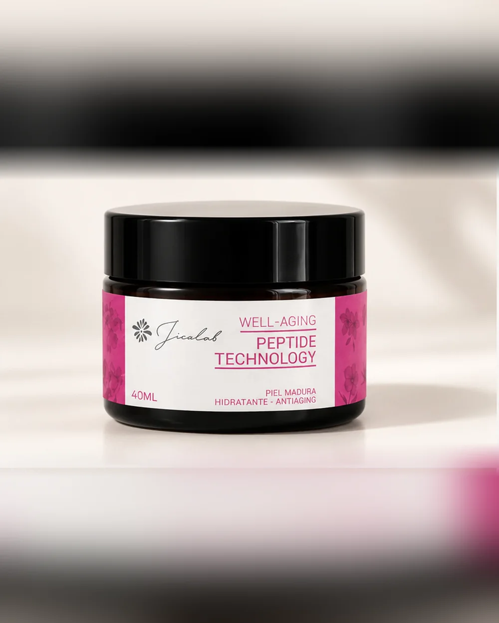 Crema antiedad con péptidos Well Aging Peptide Technology de JICALAB sobre piedra natural, entre hojas de olivo