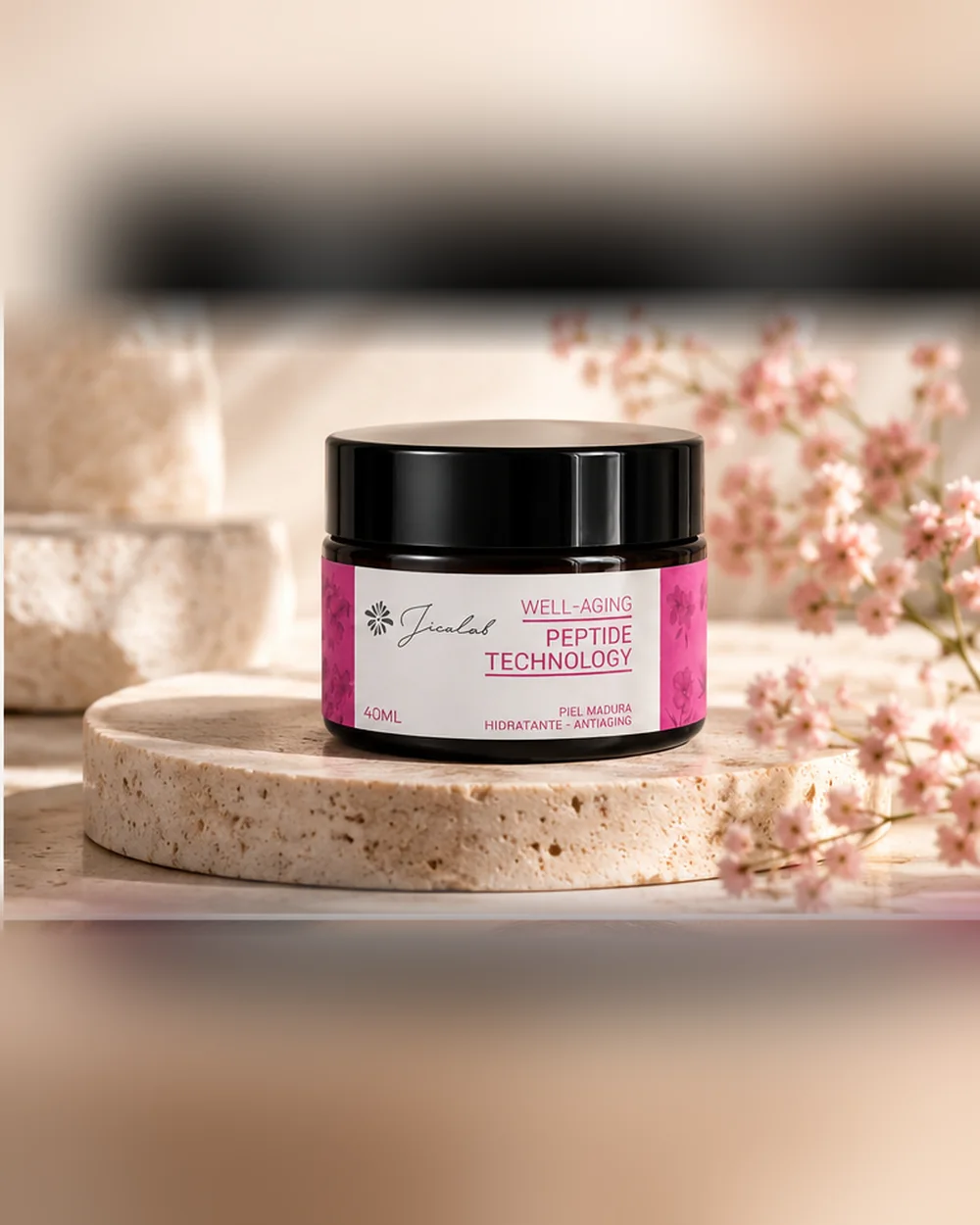 Crema antiedad con péptidos Well Aging Peptide Technology de JICALAB de frente, sobre fondo neutro