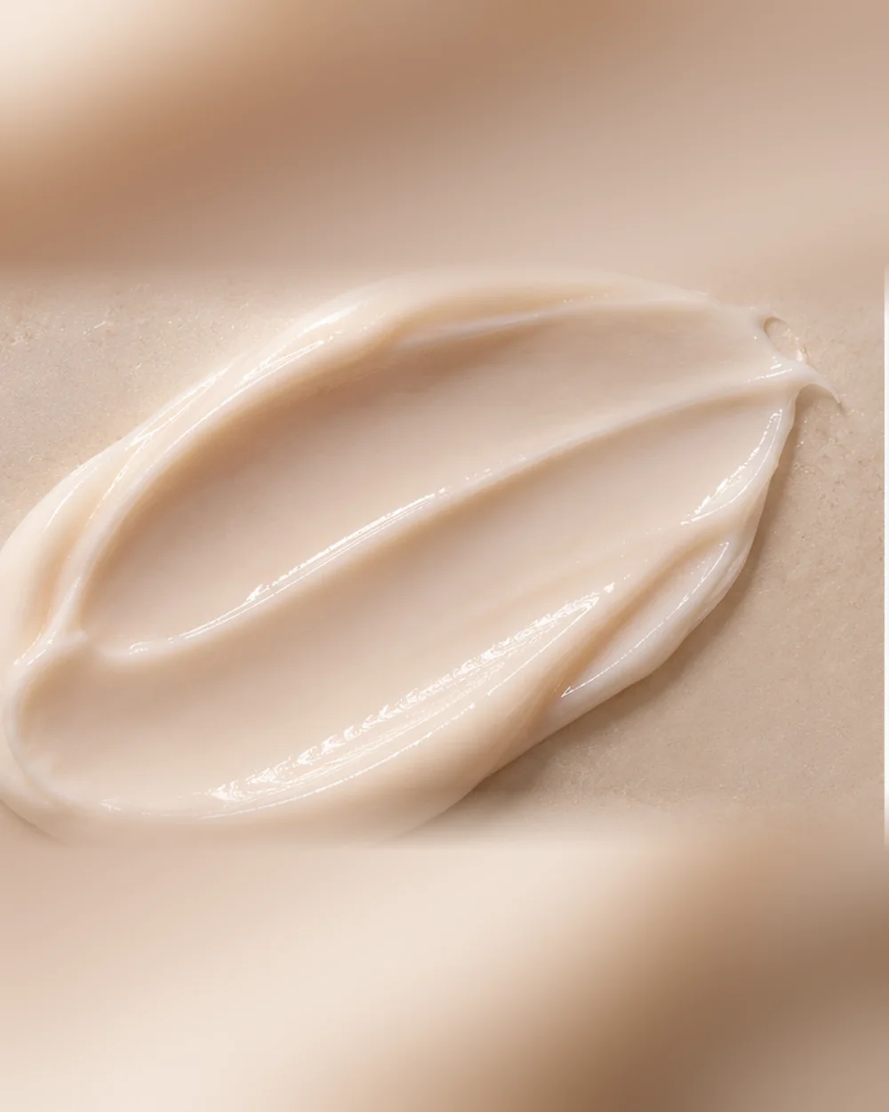 Textura de crema antiedad con péptidos Well Aging Peptide Technology de JICALAB en primer plano